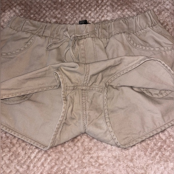 Forever 21 Women’s Khaki Drawstring Shorts | M - Picture 5 of 5